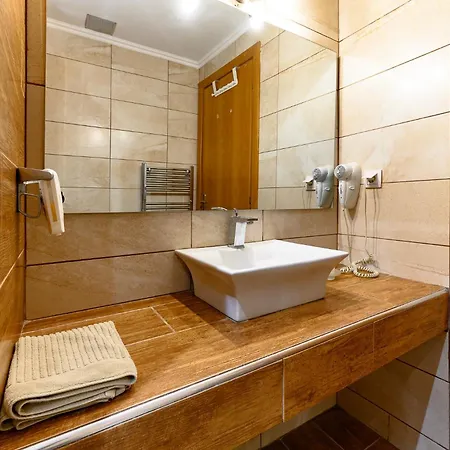 Ikies Luxury Apartment Ofrinion