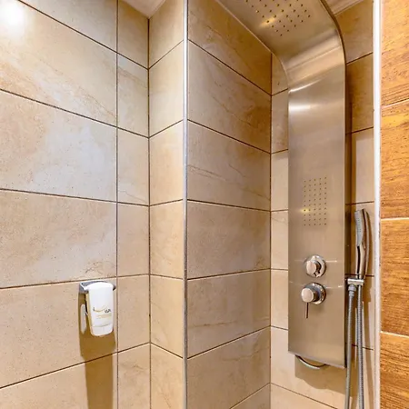 Ikies Luxury Apartment *