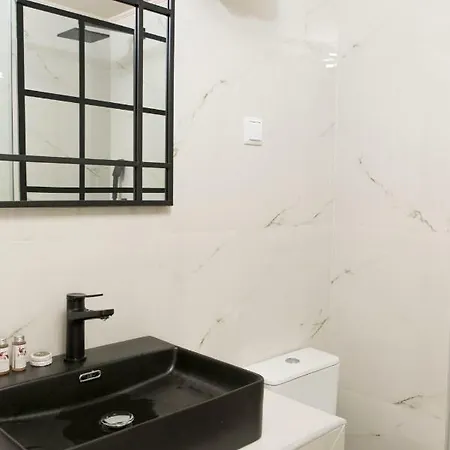 Ikies Luxury Apartment Ofrinion